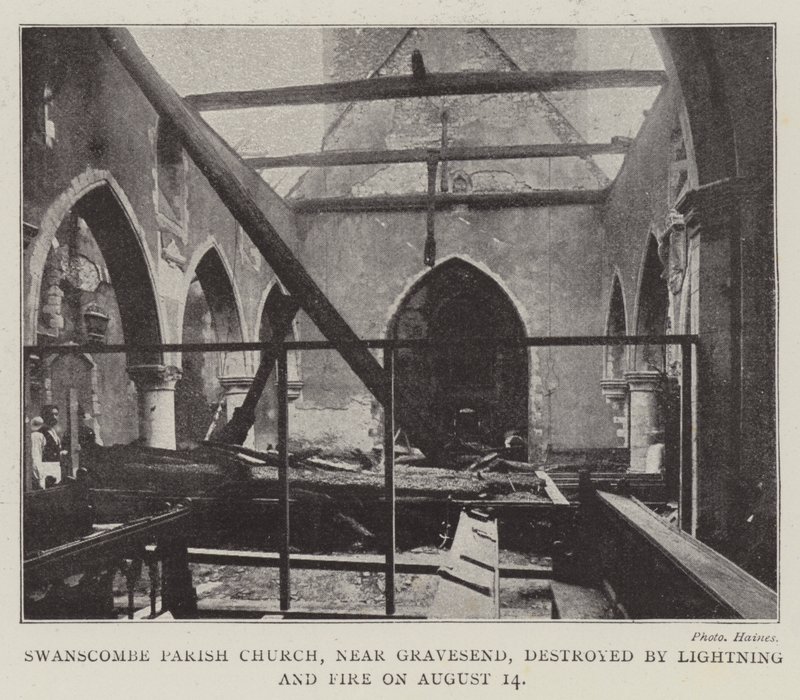 Igreja Paroquial de Swanscombe, perto de Gravesend, destruída por um raio e fogo em 14 de agosto de English Photographer