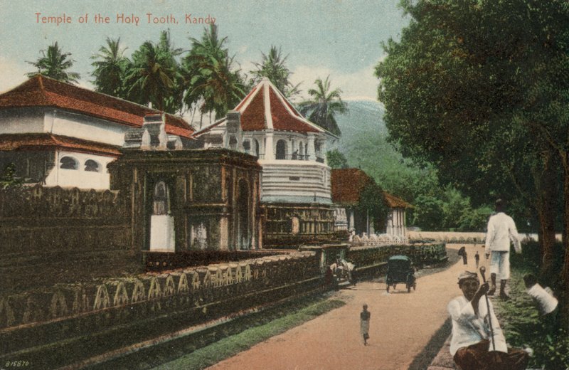 Templo do Dente Santo, Kandy, Ceilão (foto) de English Photographer