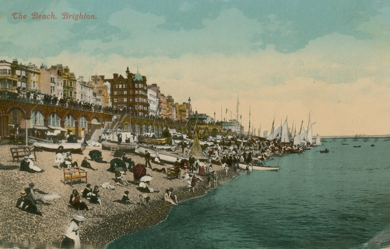 A praia, Brighton. Postal enviado em 1913. de English Photographer