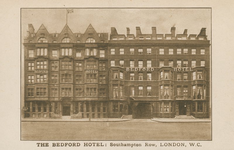 O Hotel Bedford, Southampton Row, Londres de English Photographer