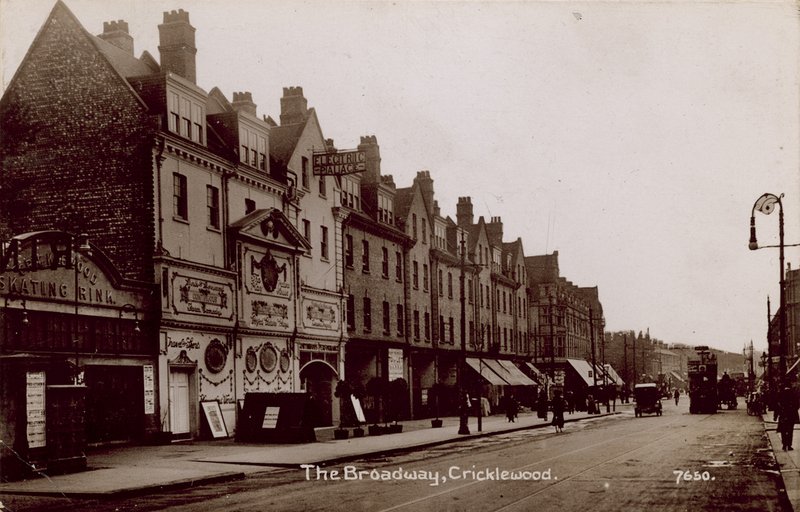 A, broadway, cricklewood, londres de English Photographer