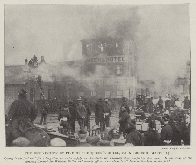 A destruição pelo fogo do Queens Hotel, Farnborough, 14 de março de English Photographer