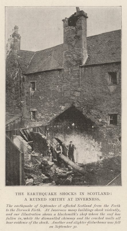 Os choques de terremoto na Escócia, uma ferraria arruinada em Inverness de English Photographer