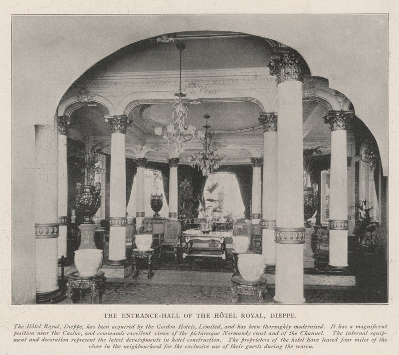 O Hall de Entrada do Hotel Royal, Dieppe de English Photographer