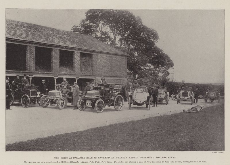 A primeira corrida de automóveis na Inglaterra em Welbeck Abbey, preparando-se para o início de English Photographer