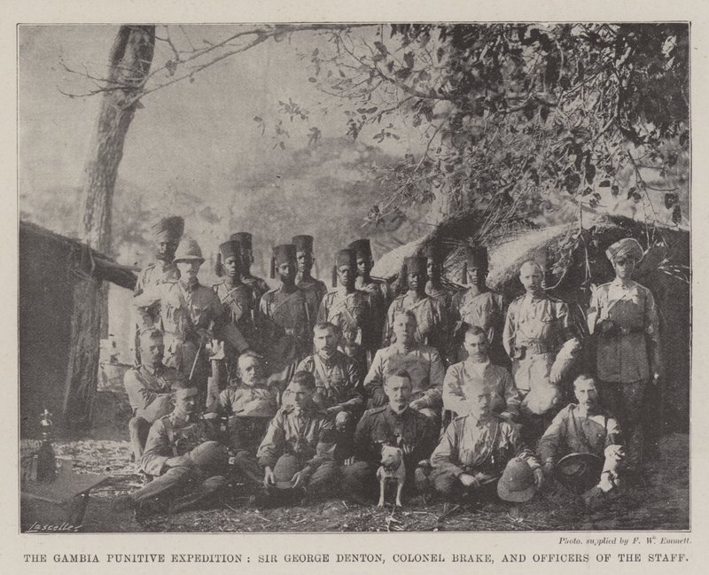A Expedição Punitiva da Gâmbia, Sir George Denton, Coronel Brake e Oficiais do Estado Maior de English Photographer