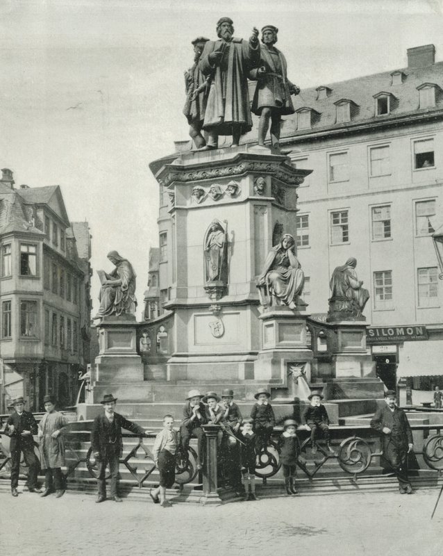 O Monumento Gutenberg, Frankfort (foto a p/b) de English Photographer