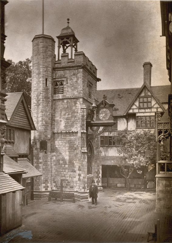 A Exposição Internacional de Saúde em South Kensington: All-Hallows Staining and Butchers Row de English Photographer