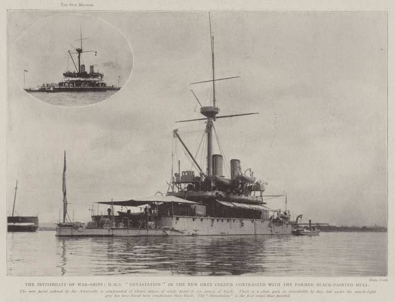 A Invisibilidade dos Navios de Guerra, Devastação HMS na Nova Cor Cinza contrastou com o Ex-Casco Pintado de Preto de English Photographer