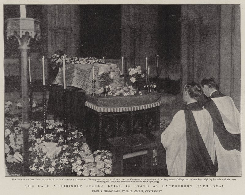 O falecido arcebispo Benson deitado no estado na Catedral de Canterbury de English Photographer