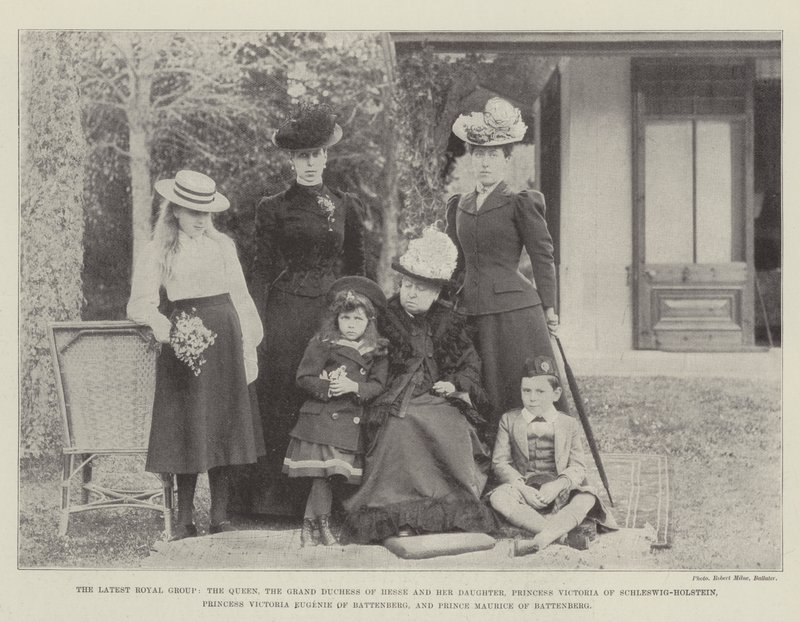 O Grupo Real Mais Recente, a Rainha, a Grã-Duquesa de Hesse e sua Filha, Princesa Victoria de Schleswig-Holstein, Princesa Vitória, Eugenie de Battenberg e Príncipe Maurício de Battenberg (bw de English Photographer