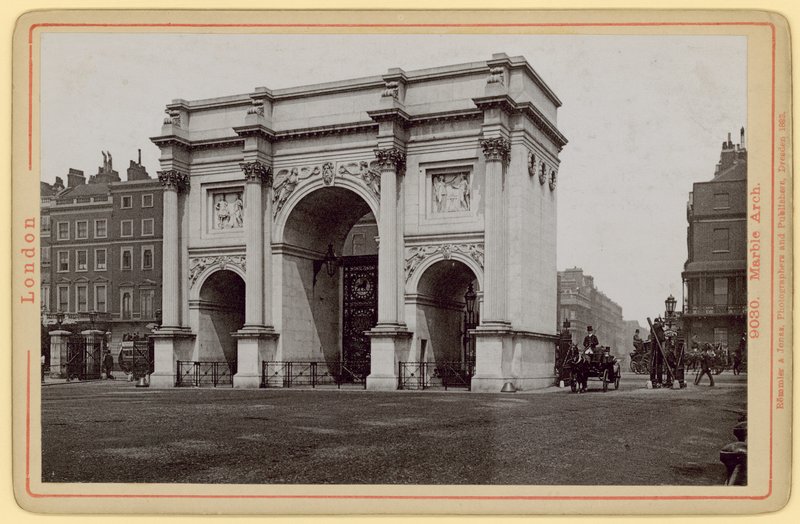 O arco de mármore, Hyde Park Corner, Londres de English Photographer