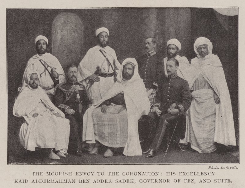 O Enviado Mourisco à Coroação, Sua Excelência Kaid Abderrahman ben Abder Sadek, Governador de Fez, e Suíte de English Photographer