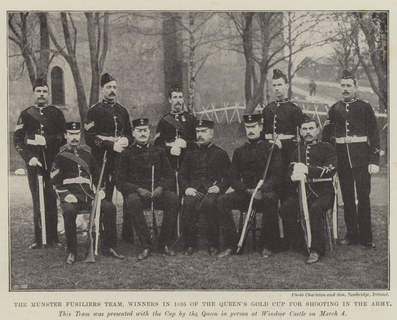 A equipe dos Fuzileiros de Munster, vencedores em 1895 da Copa de Ouro das Rainhas pelo Tiro no Exército de English Photographer