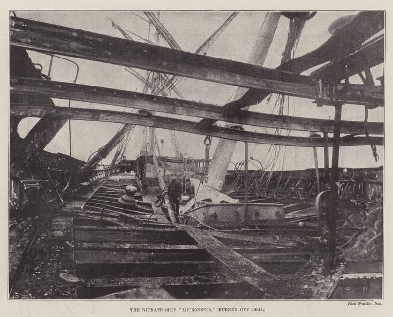 O Nitrate-Ship Micronesia, queimou o Deal de English Photographer