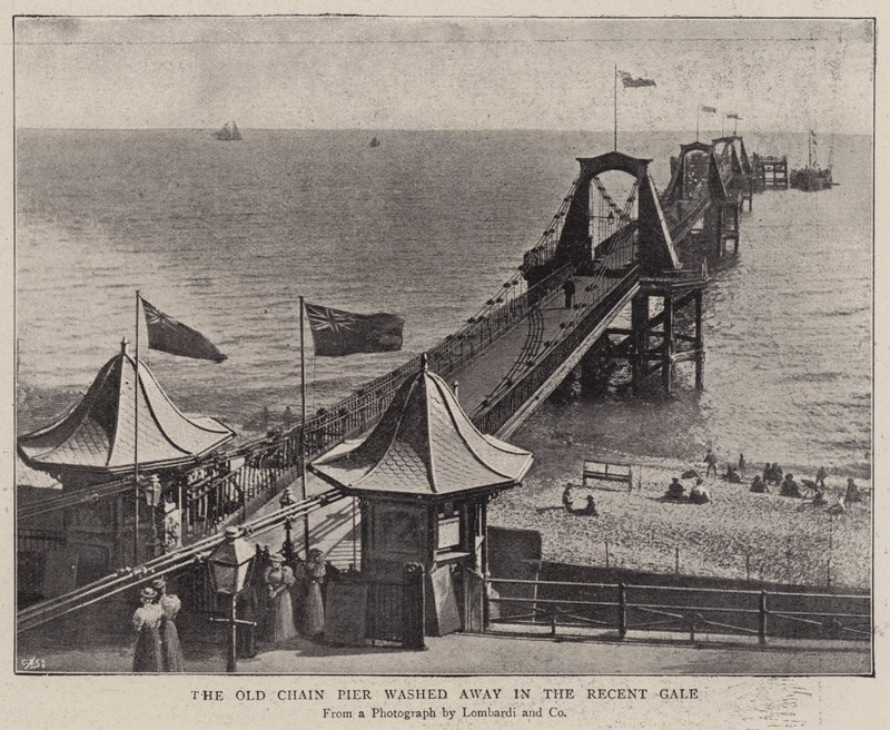 O Old Chain Pier lavado no Gale Recentes de English Photographer