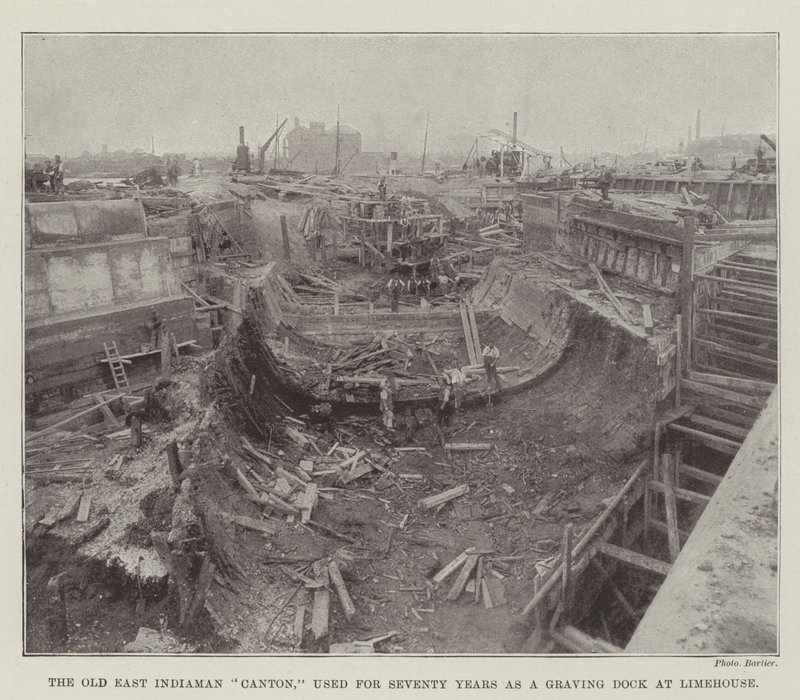 O Old East Indiaman Canton, usado por setenta anos como um Gravel Dock em Limehouse de English Photographer