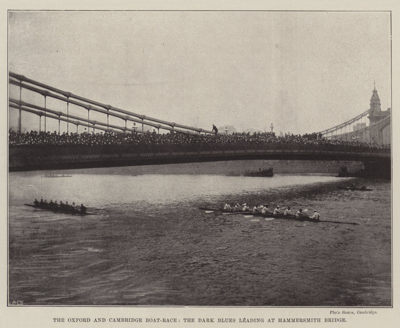Oxford e Cambridge Boat-Race, os Dark Blues lideram na Hammersmith Bridge de English Photographer