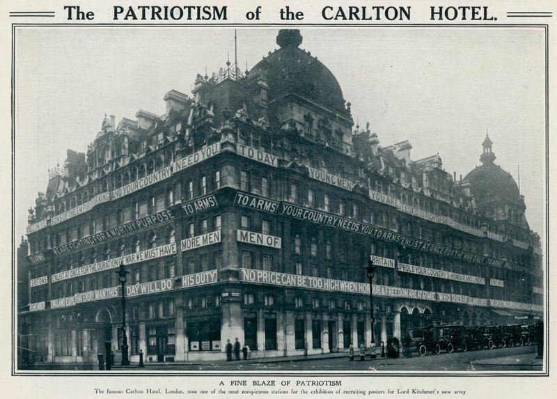 O patriotismo do Carlton Hotel de English Photographer