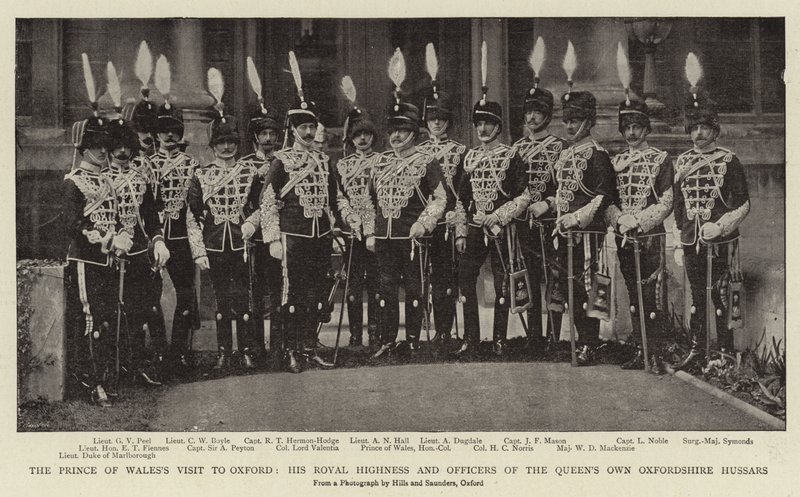 O Príncipe de Waless visita a Oxford, sua Alteza Real e Oficiais das Rainhas Próprias de Oxfordshire Hussars de English Photographer
