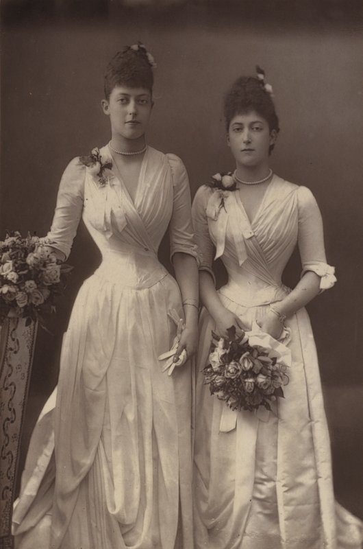 As princesas Victoria e Maud do País de Gales de English Photographer