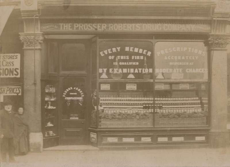 O Prosser Roberts Drug Company de English Photographer