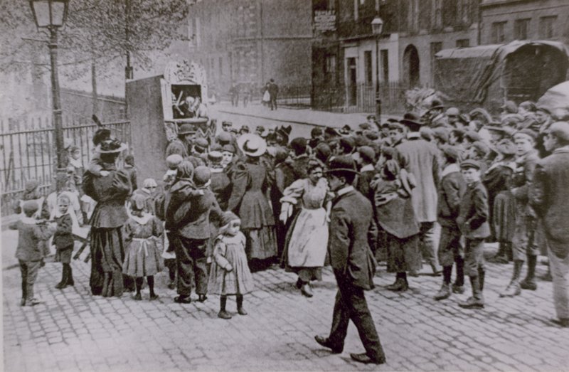 The Punch und Judy Show de English Photographer