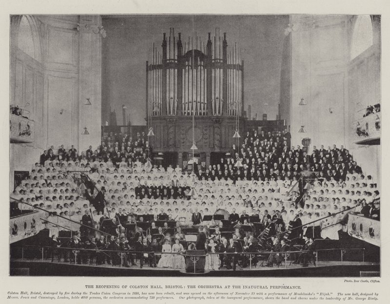 A reabertura de Colston Hall, Bristol, a Orquestra no Inaugural Performance de English Photographer