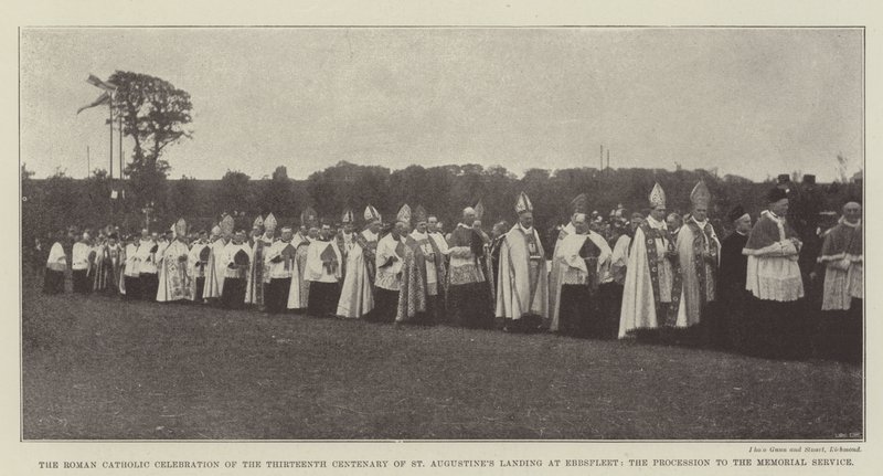 A celebração católica romana do décimo terceiro centenário de Santo Agostinho em Ebbsfleet, a procissão ao serviço memorial de English Photographer