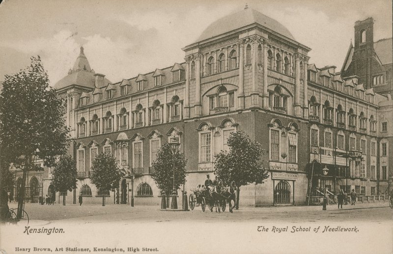 A Escola Real de Costura, Kensington, Londres de English Photographer