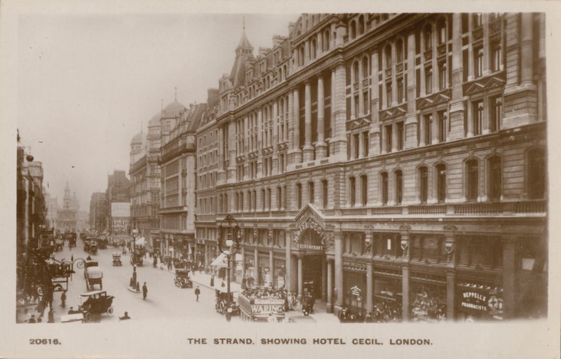 The Strand, Hotel Cecil, Londres (foto a p/b) de English Photographer