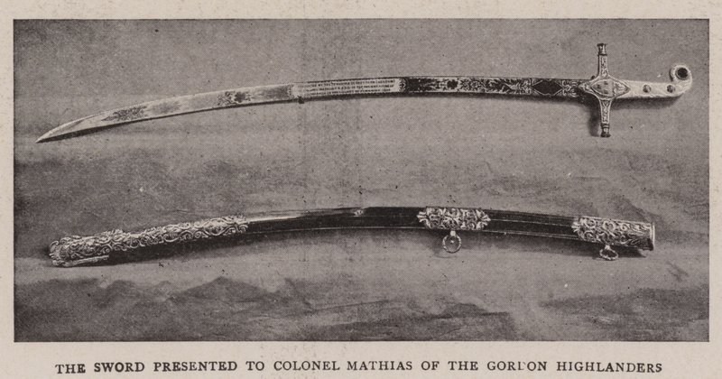A Espada apresentada ao Coronel Mathias dos Gordon Highlanders de English Photographer