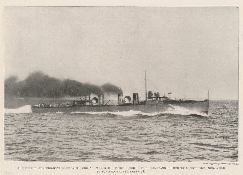 A Turbine Torpedo-Boat Destroyer Cobra, destruída no banco de areia de Outer Dowsing em sua viagem de teste de Newcastle a Portsmouth, 18 de setembro de English Photographer