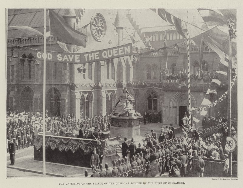 A inauguração da estátua da rainha em Dundee pelo duque de Connaught de English Photographer