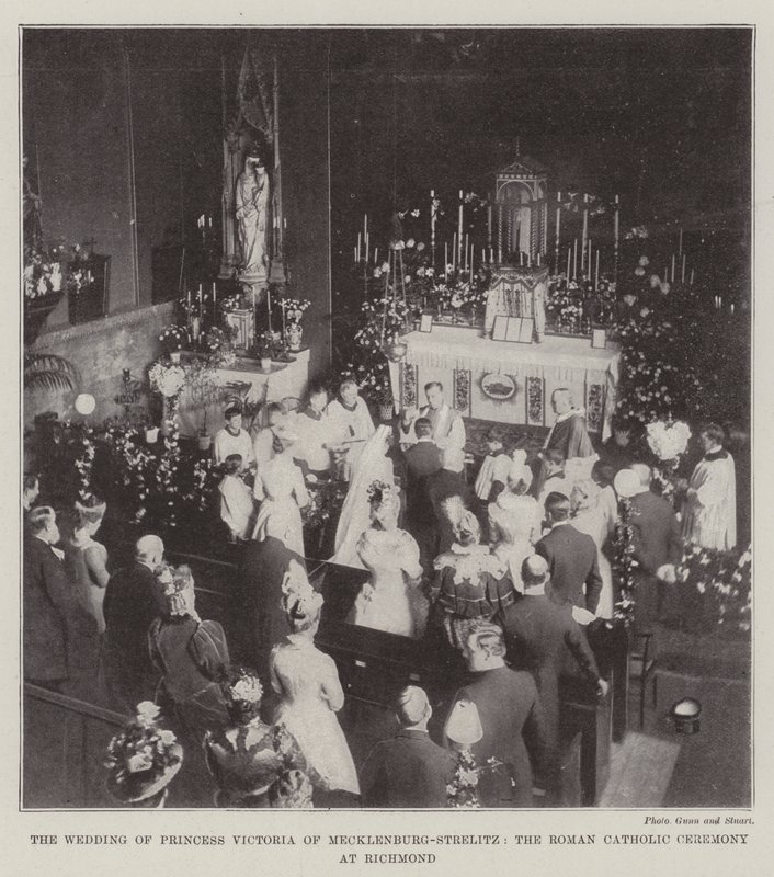O casamento da princesa Victoria de Mecklenburg-Strelitz, a cerimônia católica romana em Richmond de English Photographer