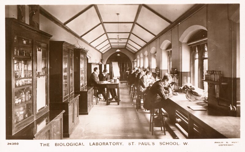 O laboratório biológico da escola de St Pauls de English Photographer