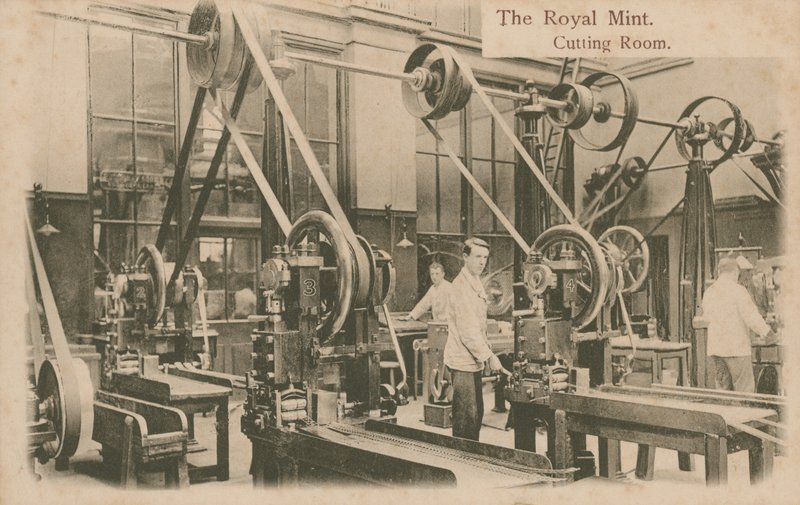 A sala de corte no Royal Mint, em Londres de English Photographer