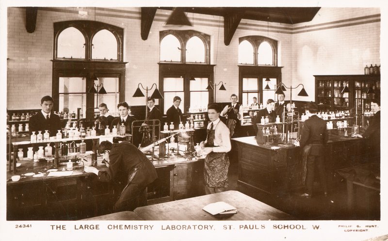 O grande laboratório de química da St Paul