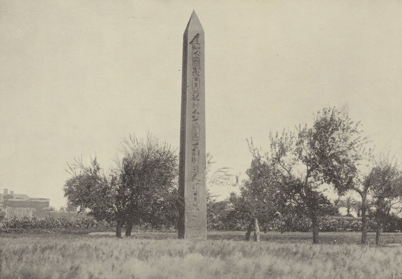 O obelisco de Heliópolis, onde Moisés foi educado de English Photographer