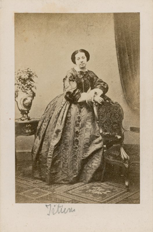 Theresa Titiens, cantora de English Photographer