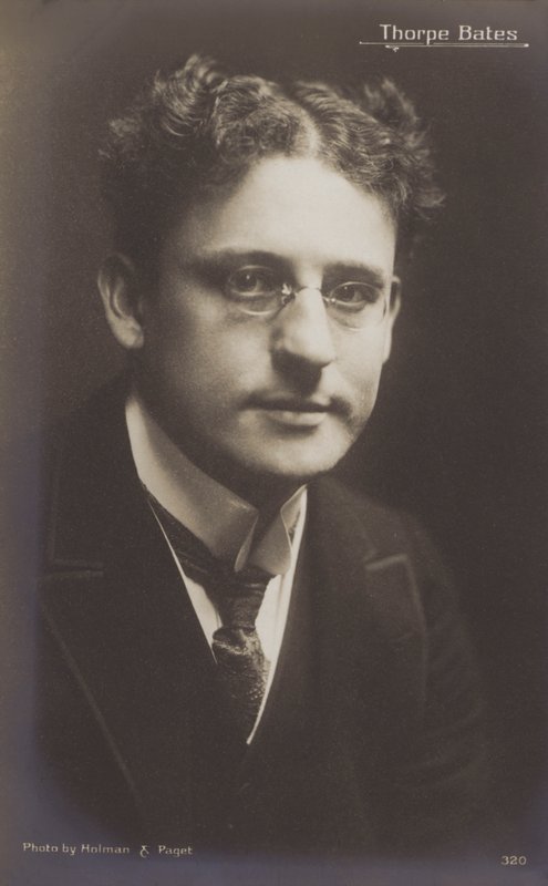 Thorpe Bates, cantor e ator inglês de English Photographer