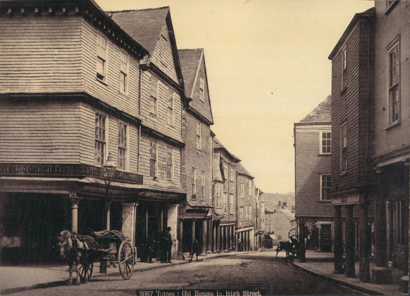 Totnes, casas antigas na rua principal de English Photographer