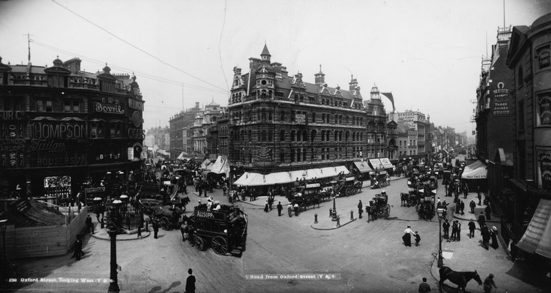Tottenham Court Road e Oxford Steet, em Londres de English Photographer