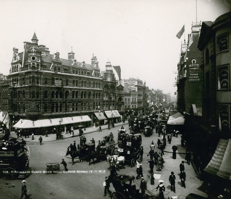 Tottenham Court Road de Oxford Street, Londres de English Photographer