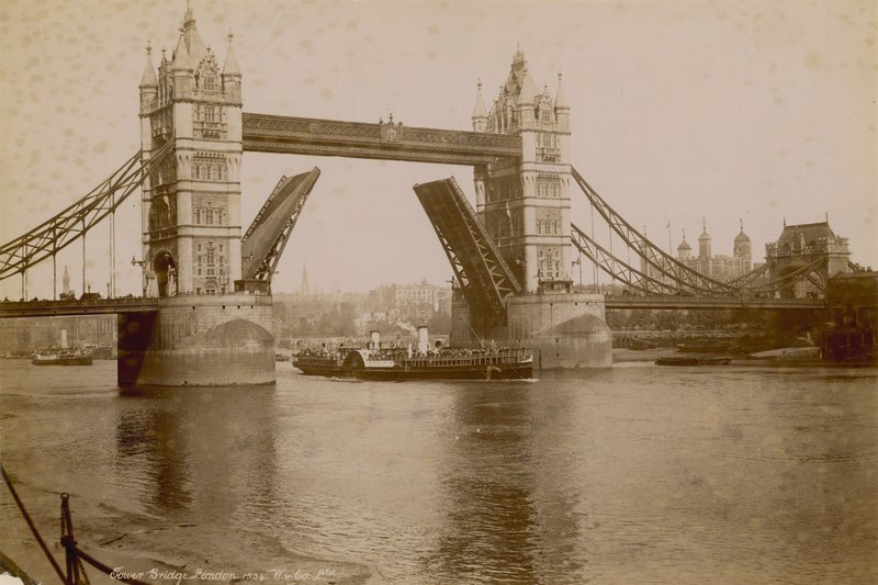 Tower Bridge, em Londres de English Photographer