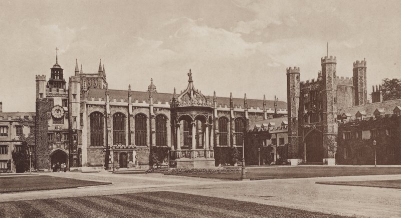 Trinity College, Great Court, Cambridge (foto a p/b) de English Photographer
