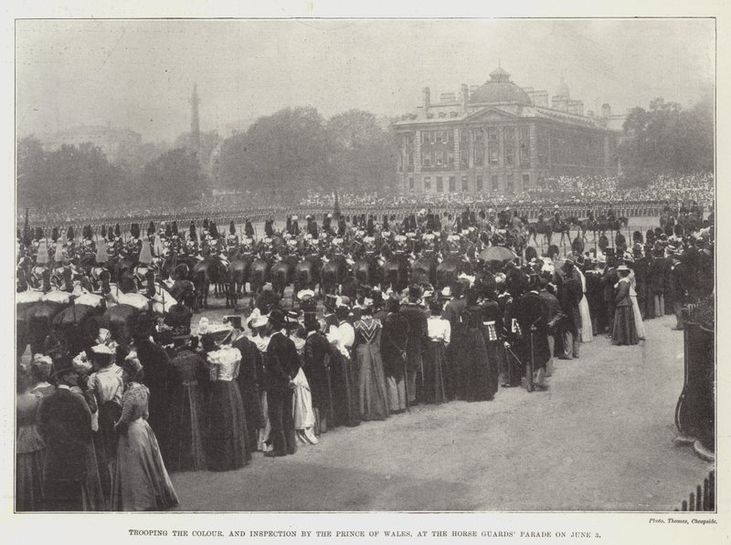 Trooping the Colour, e Inspeção pelo Príncipe de Gales, no Horse Guards Parade em 3 de junho de English Photographer