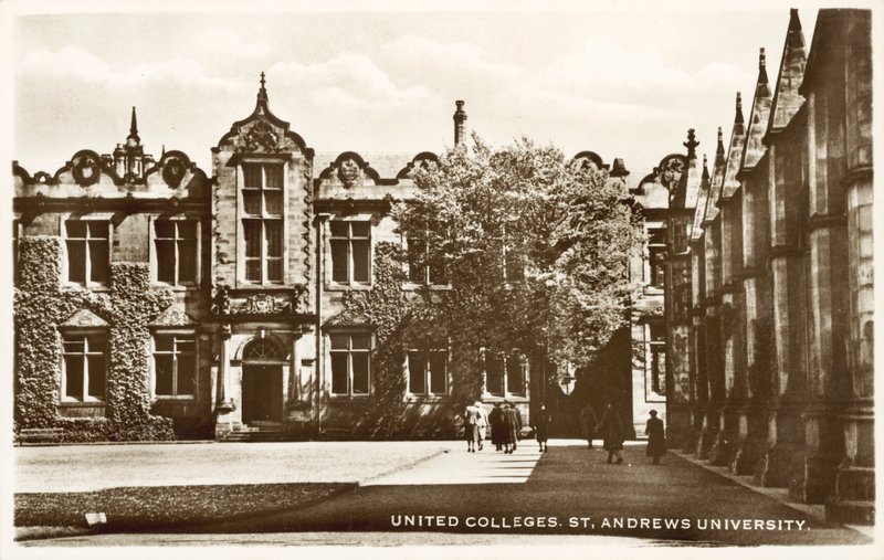 United Colleges, St Andrews University, Escócia (foto a p/b) de English Photographer