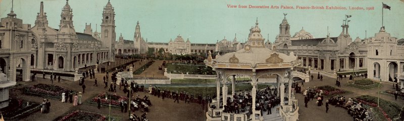 Vista do Palácio de Artes Dectorativas, Exposição Franco-Britânica, Londres, 1908 de English Photographer