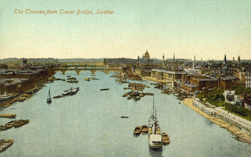 Vista da Tower Bridge, Londres (foto a cores) de English Photographer